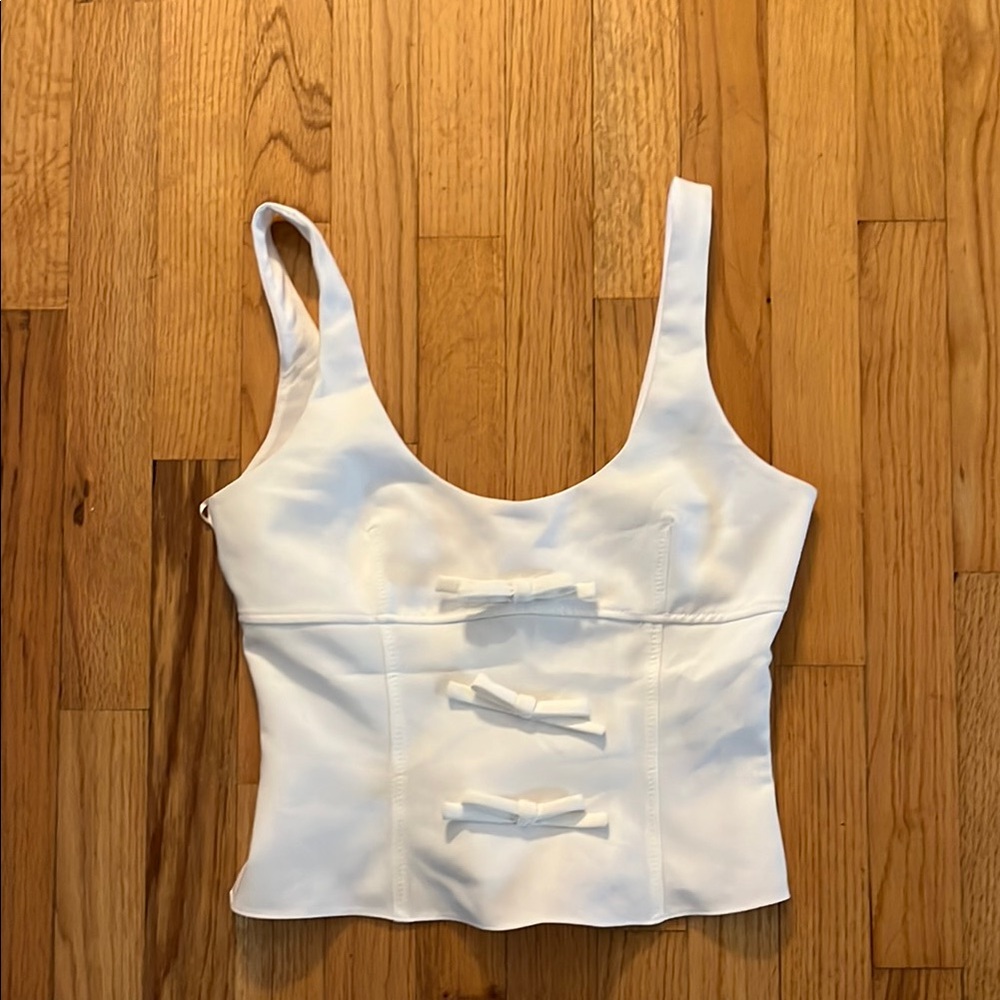 Zara bow tank